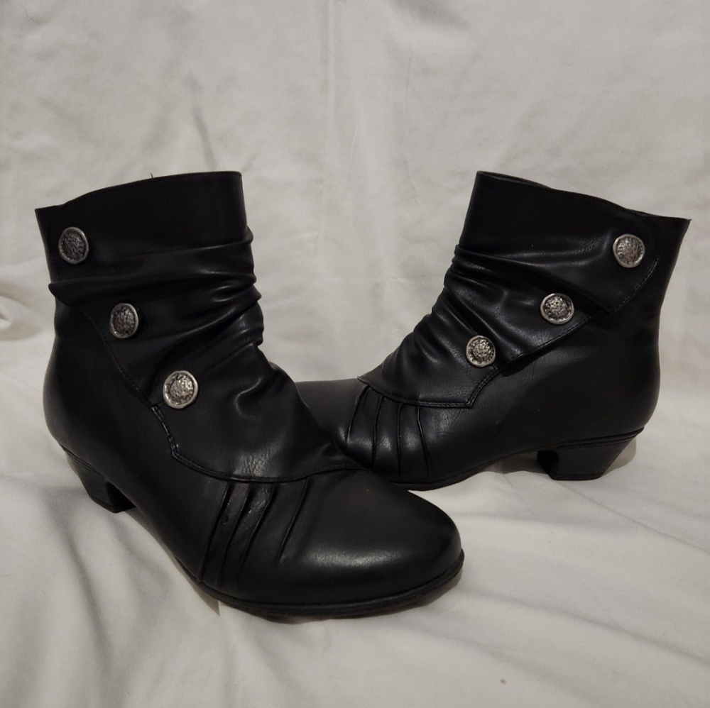 Womans Boots Size 7.5 Black booties heel